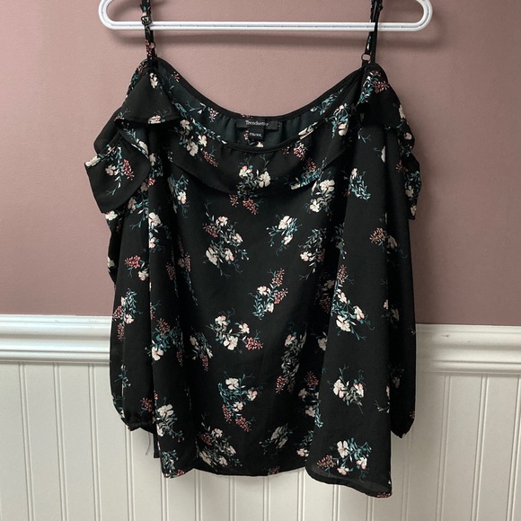Trendsetter Tops - Trendsetter off the shoulder black floral top